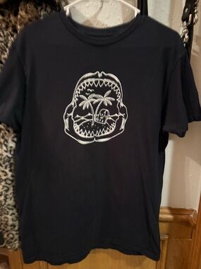 NWOT Men’s LOST black shark teeth palm tree headstone graphic T shirt size L